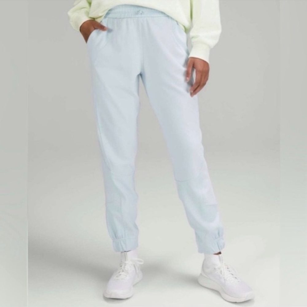 NWT Lululemon Size 8 Powder Blue Brushed Softstreme
Ribbed HR Jogger High Rise